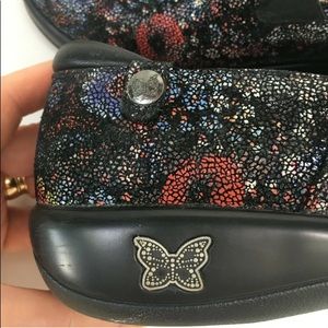 ALEGRIA Keli Pro Midnight Garden Slip-on Mules 9.5 Florals